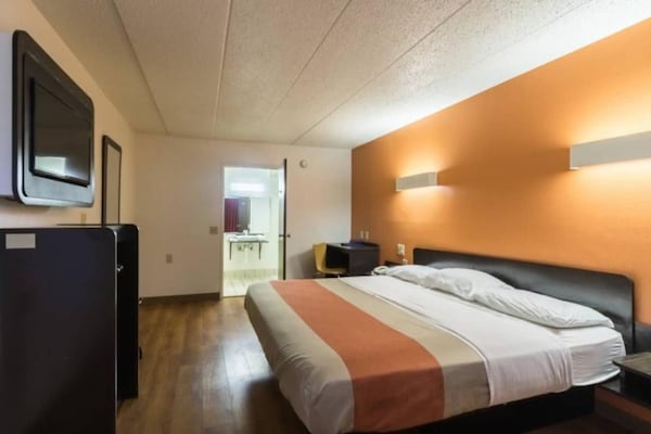Foto van 1 kingsize bed | Rookvrij, koelkast - Vakantiehuis in CRAWFORDSVILLE - Facilities