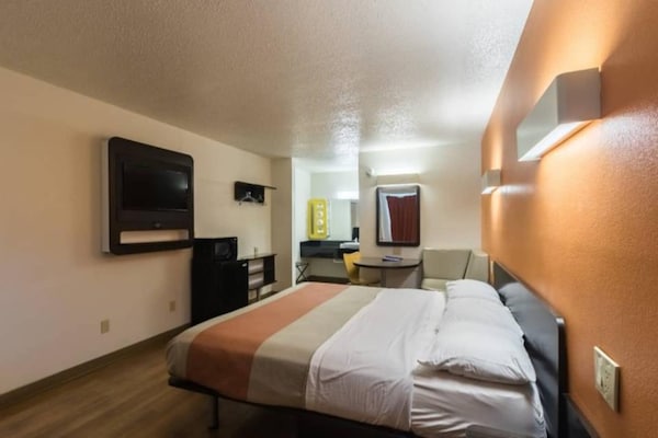 Foto van 1 kingsize bed | Rookvrij, koelkast - Vakantiehuis in CRAWFORDSVILLE - Facilities