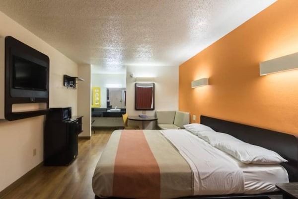 Foto van 1 kingsize bed | Rookvrij, koelkast - Vakantiehuis in CRAWFORDSVILLE - Facilities