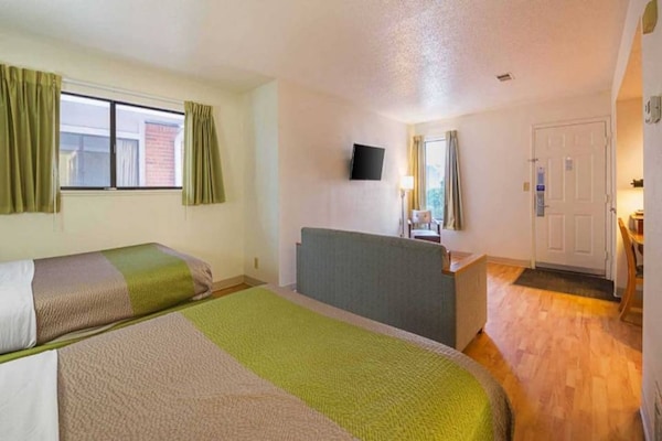 Foto van 2 tweepersoonsbedden | Roken toegestaan - Vakantiehuis in Greensboro - BedRoom