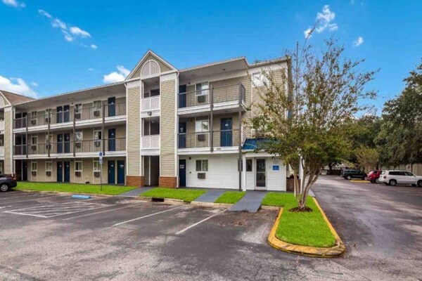 Foto van 2 tweepersoonsbedden | Roken toegestaan | Jacksonville - ExteriorSummer
