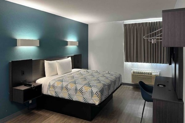 Foto van 1 kingsize bed | Badkuip met mobiele toegang Nsmk Micfridg - BedRoom