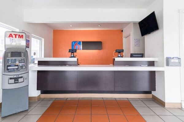 Foto van 2 tweepersoonsbedden (queensize) | Roken toegestaan - FloorPlan