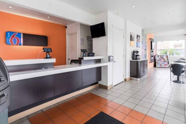Foto van 2 tweepersoonsbedden (queensize) | Roken toegestaan - FloorPlan