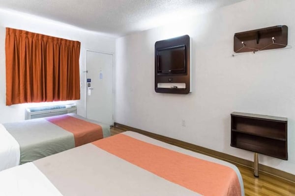 Foto van 2 tweepersoonsbedden (queensize) | Roken toegestaan - BedRoom