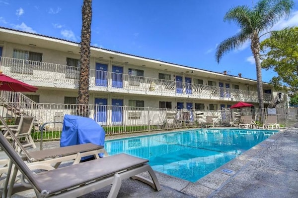Foto van 1 tweepersoonsbed | Niet-roken - Vakantiehuis in Chino - Pool