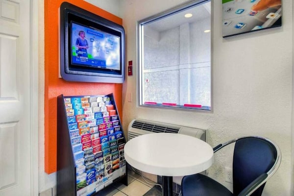 Foto van 1 tweepersoonsbed | Deluxe - Vakantiehuis in Chino - FloorPlan
