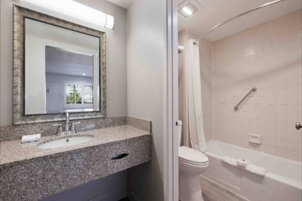 Foto van 1 kingsize bed | Rookvrij, Keuken - Vakantiehuis in Artesia - BathRoom