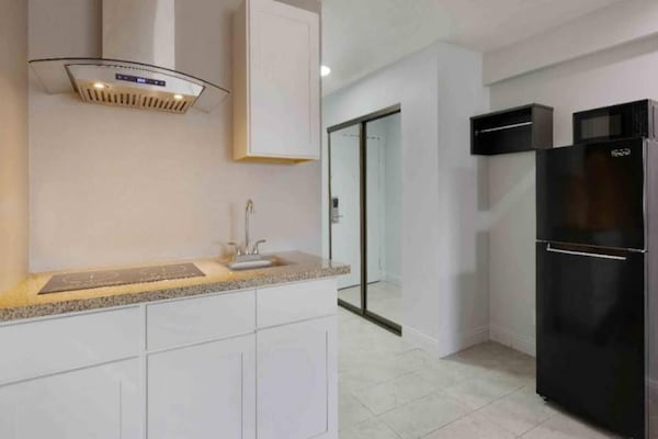 Foto van 1 tweepersoonsbed (queensize) | Suite, rookvrij, koelkast - Kitchen