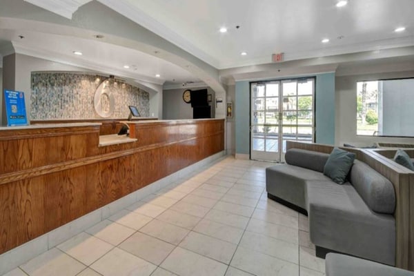Foto van 2 tweepersoonsbedden | Suite, rookvrij, keuken - Vakantiehuis in Ontario - FloorPlan
