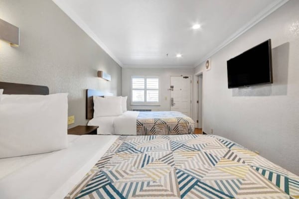 Foto van 2 tweepersoonsbedden | Suite, rookvrij, keuken - Vakantiehuis in Ontario - BedRoom