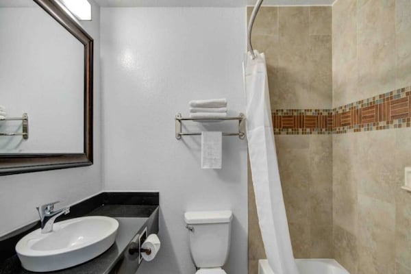 Foto van 2 tweepersoonsbedden | Suite, rookvrij, keuken - Vakantiehuis in Ontario - BathRoom
