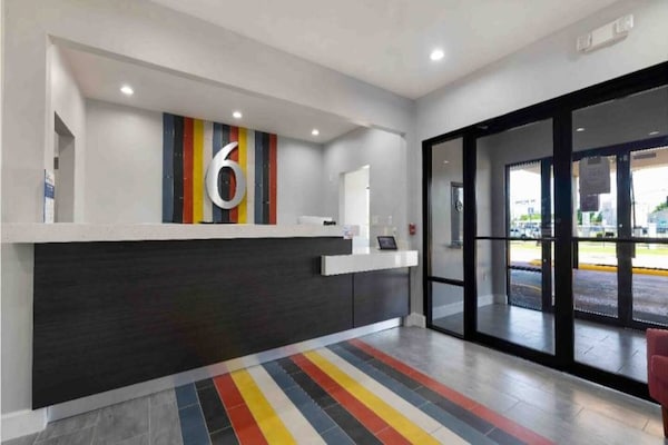 Foto van 2 tweepersoonsbedden | Rookvrij, Keuken - Vakantiehuis in Lake-Charles - FloorPlan