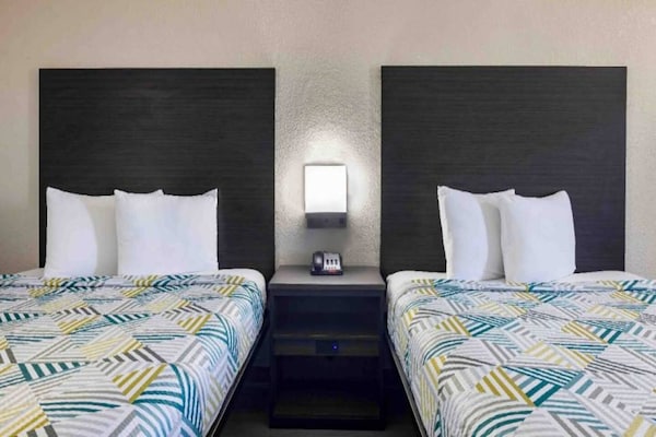Foto van 2 tweepersoonsbedden | Rookvrij, Keuken - Vakantiehuis in Lake-Charles - BedRoom