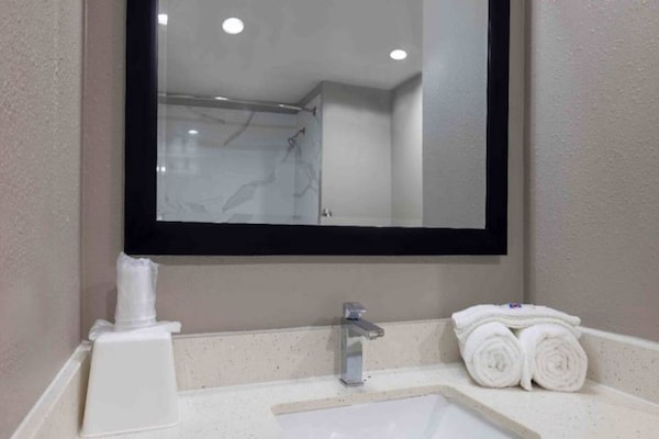 Foto van 2 tweepersoonsbedden | Rookvrij, Keuken - Vakantiehuis in Lake-Charles - BathRoom