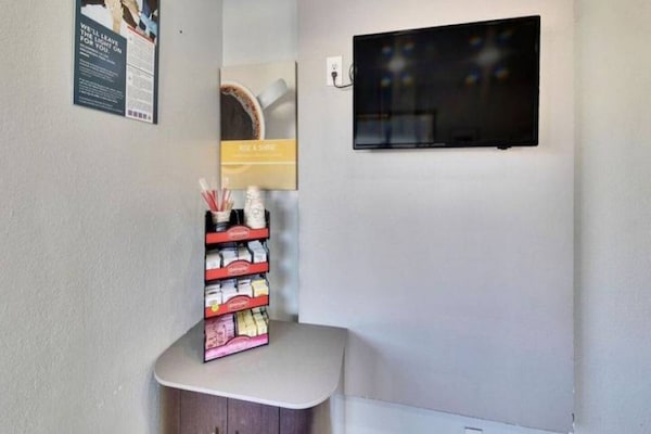 Foto van 1 tweepersoonsbed (Queensize) | Motel 6 Austin, TX - Facilities