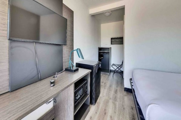 Foto van 1 tweepersoonsbed (Queensize) | Motel 6 Austin, TX - Facilities