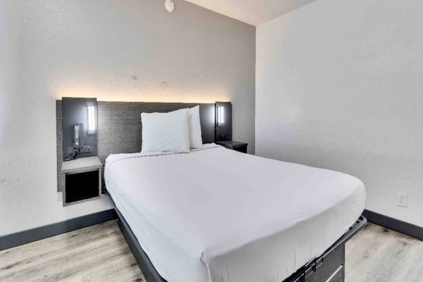 Foto van 1 tweepersoonsbed (Queensize) | Motel 6 Austin, TX - BedRoom