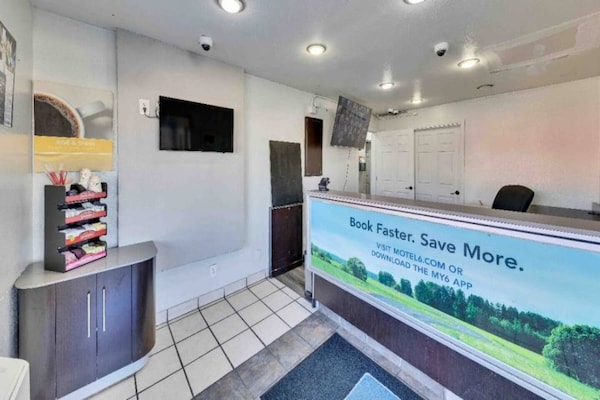 Foto van 1 tweepersoonsbed (queensize) | Minikoelkast - Vakantiehuis in Austin - FloorPlan