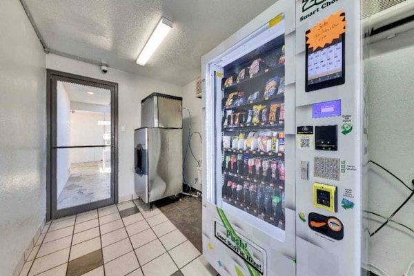 Foto van 2 tweepersoonsbedden | Minikoelkast - Vakantiehuis in Austin - FloorPlan
