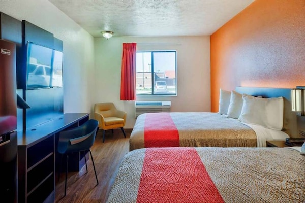 Foto van 2 tweepersoonsbedden (queensize) | Rookvrij, minikoelkast - BedRoom