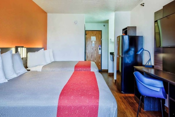 Foto van 2 tweepersoonsbedden (queensize) | Rookvrij, minikoelkast - BedRoom