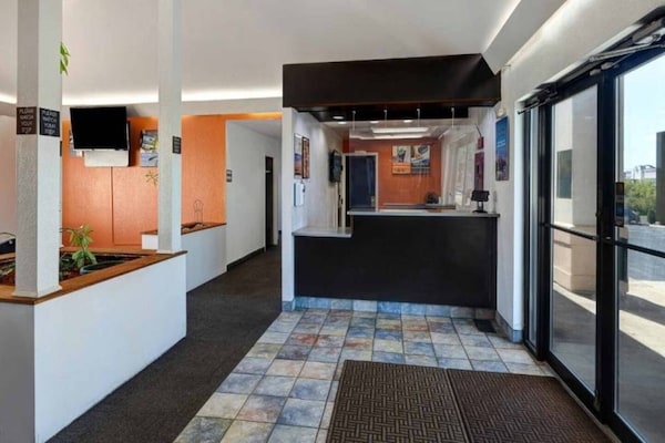 Foto van 2 tweepersoonsbedden (queensize) | Roken - Vakantiehuis in Shepherdsville - FloorPlan