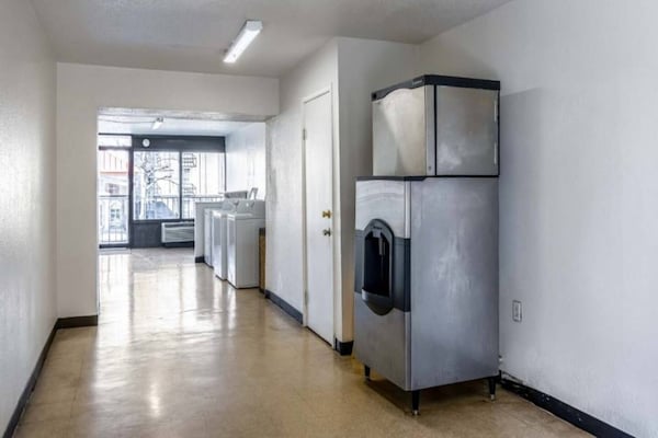Foto van 2 tweepersoonsbedden (queensize) | Roken toegestaan, koelkast aanwezig - Facilities