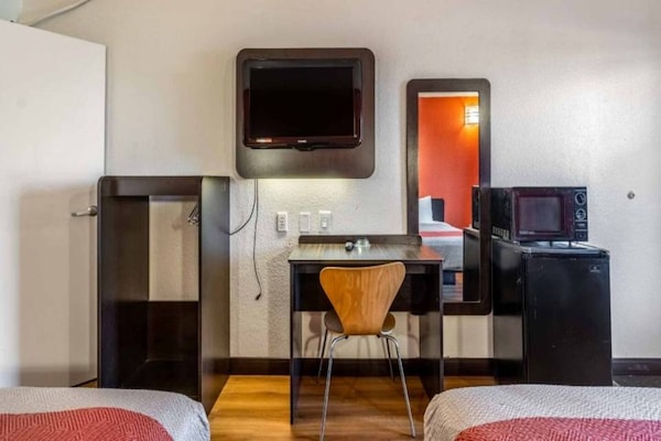 Foto van 2 tweepersoonsbedden (queensize) | Roken toegestaan, koelkast aanwezig - BedRoom