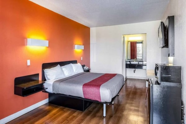 Foto van 1 tweepersoonsbed (queensize) | Niet-roken, koelkast (Micfridge) - BedRoom