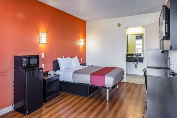Foto van 1 tweepersoonsbed (queensize) | Niet-roken, koelkast (Micfridge) - BedRoom