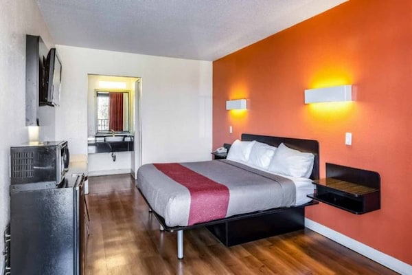 Foto van 1 tweepersoonsbed (queensize) | Niet-roken, koelkast (Micfridge) - BedRoom