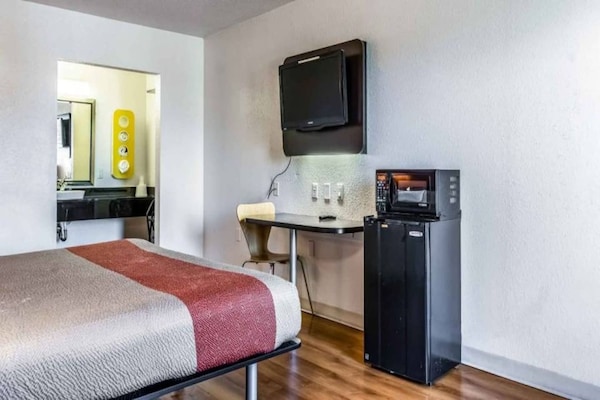 Foto van 1 tweepersoonsbed (queensize) | Niet-roken, koelkast (Micfridge) - BedRoom