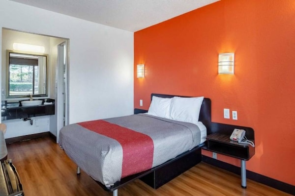 Foto van 1 tweepersoonsbed (queensize) | Roken toegestaan, koelkast (McFridge) - BedRoom