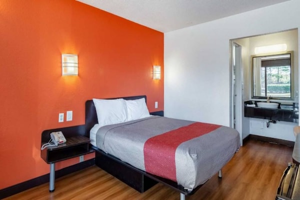 Foto van 1 tweepersoonsbed (queensize) | Roken toegestaan, koelkast (McFridge) - BedRoom