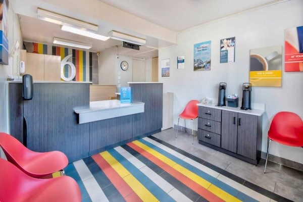 Foto van 2 tweepersoonsbedden | Roken toegestaan - Vakantiehuis in Russellville - FloorPlan