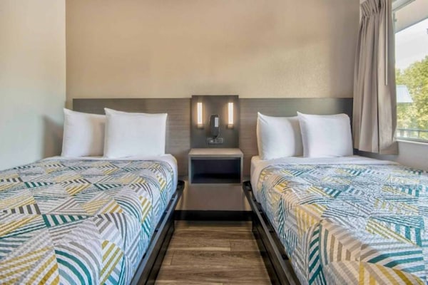 Foto van 2 tweepersoonsbedden | Roken toegestaan - Vakantiehuis in Russellville - BedRoom
