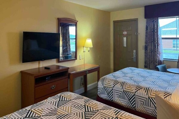 Foto van 2 tweepersoonsbedden (queensize) | Roken toegestaan, koelkast - BedRoom