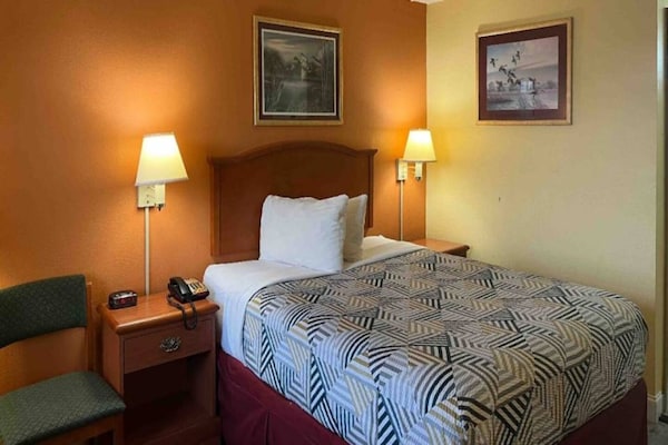 Foto van 1 tweepersoonsbed (queensize) | Niet-roken, koelkast (Micfridge) - BedRoom