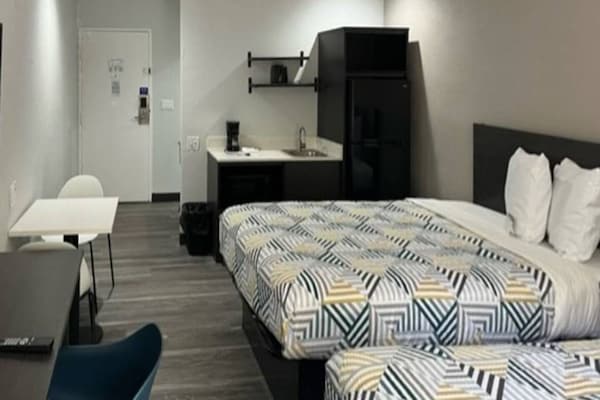 Foto van 2 tweepersoonsbedden | Rookoven, koelkast - Vakantiehuis in Little Rock AR - BedRoom