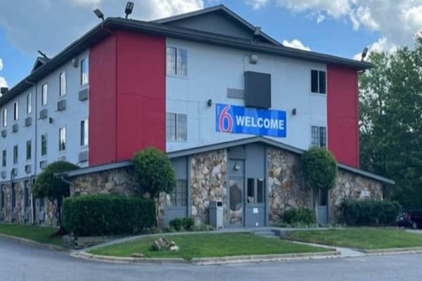 Foto van 2 tweepersoonsbedden | Rookoven, koelkast - Vakantiehuis in Little Rock AR - ExteriorSummer