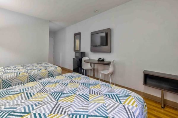 Foto van 2 tweepersoonsbedden | Rookoven, koelkast - Vakantiehuis in Little Rock AR - Facilities
