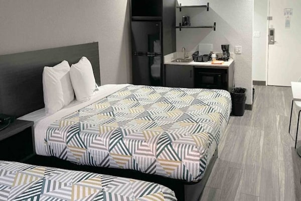 Foto van 2 tweepersoonsbedden | Rookoven, koelkast - Vakantiehuis in Little Rock AR - BedRoom