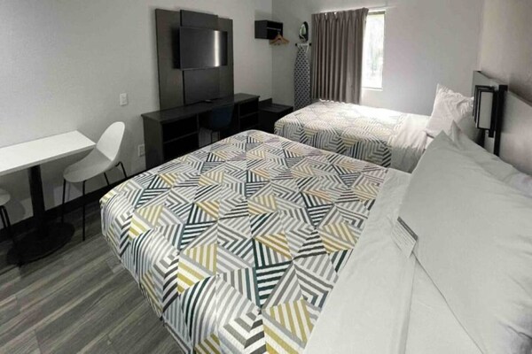 Foto van 2 tweepersoonsbedden | Rookoven, koelkast - Vakantiehuis in Little Rock AR - BedRoom