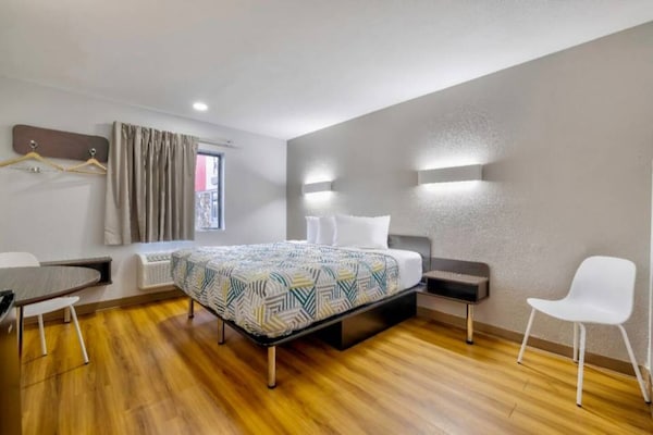 Foto van 1 tweepersoonsbed (queensize|Roken toegesta Keuken - BedRoom