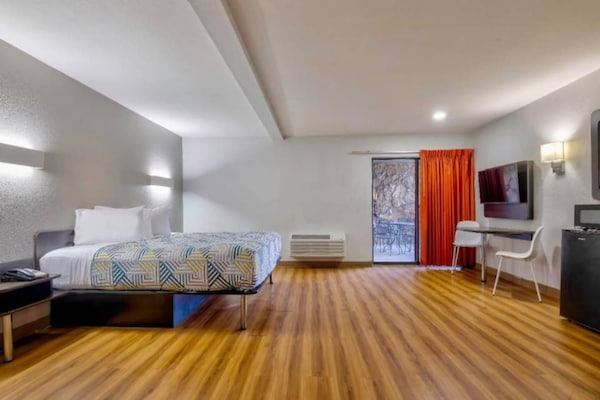 Foto van 1 tweepersoonsbed (queensize|Roken toegesta Keuken - BedRoom