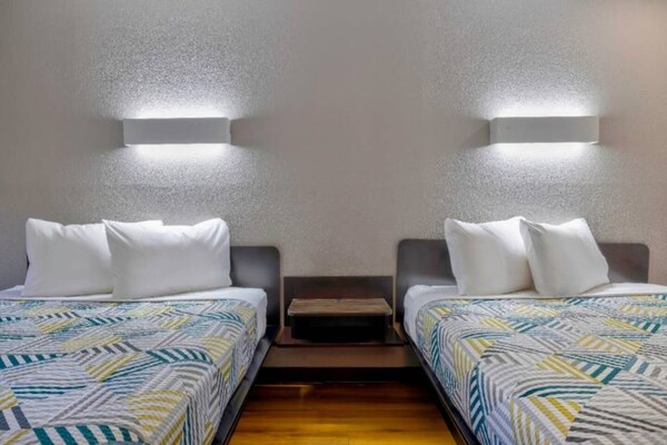 Foto van 2 tweepersoonsbedden | Roken toegestaan, Keuken - Vakantiehuis in Little Rock AR - BedRoom