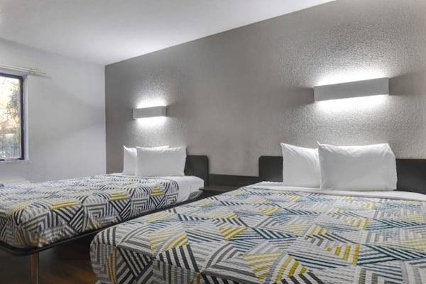 Foto van 2 tweepersoonsbedden | Roken toegestaan, Keuken - Vakantiehuis in Little Rock AR - BedRoom