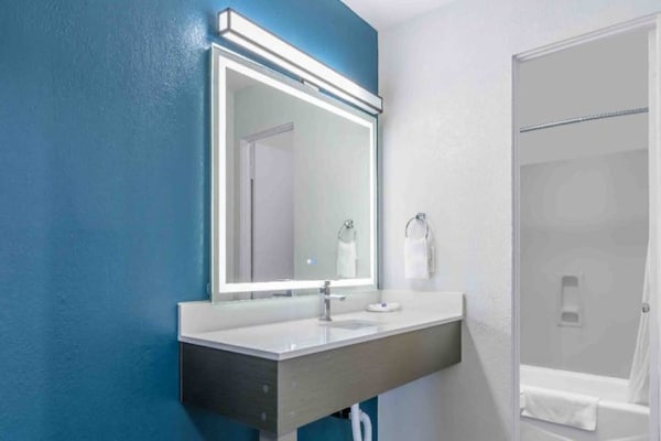 Foto van 2 tweepersoonsbedden | Nsmk, koelkast - Vakantiehuis in Madera CA - BathRoom
