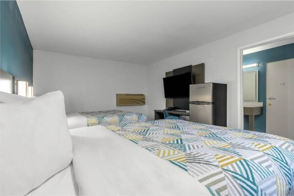 Foto van 2 tweepersoonsbedden | Nsmk, koelkast - Vakantiehuis in Madera CA - BedRoom